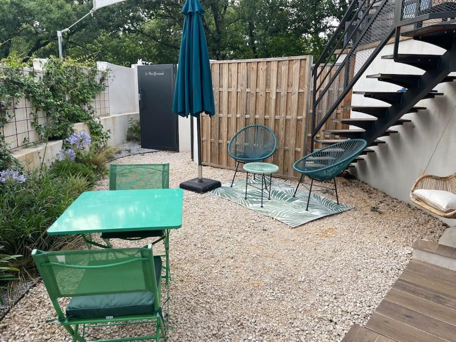 Bulle De Detente Avec Jacuzzi Saint-Martin-de-Londres Eksteriør bilde